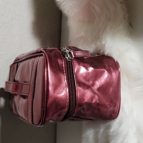 Avon Metallic redish pink makeup bag - Picture 5 of 17